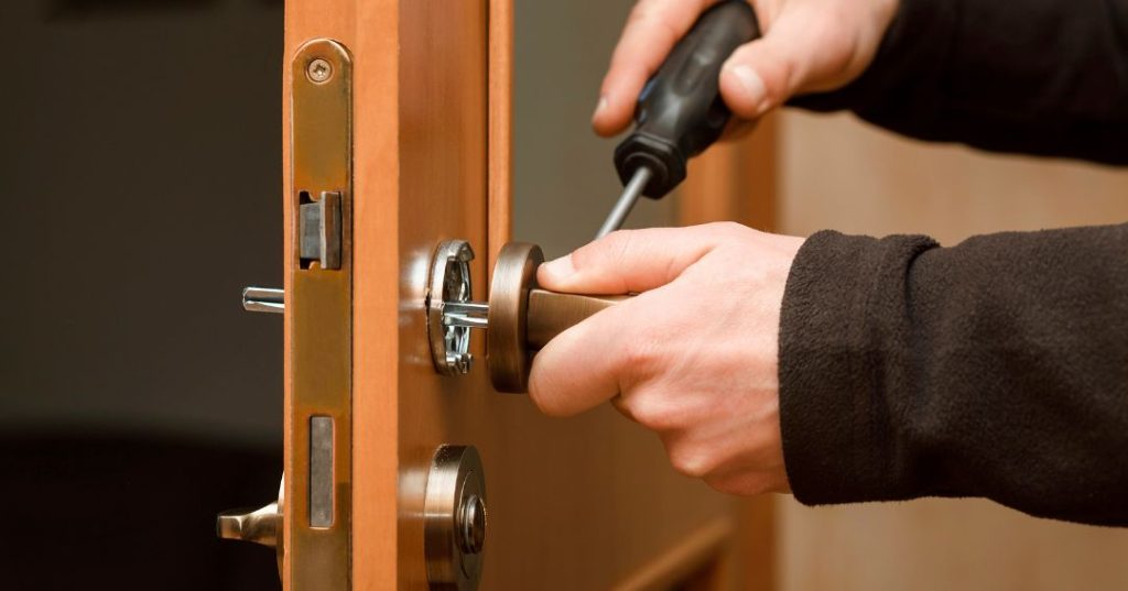 Como Identificar Quando a Fechadura Precisa Ser Trocada em Serra: 6 Dicas capa chaveiro